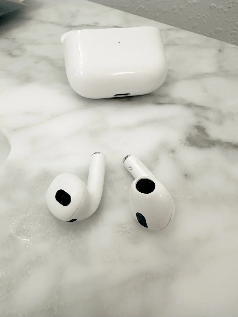 Apple AirPods 3rd Generation with Charging Case